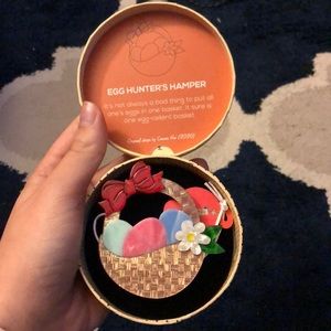 BNWT Erstwilder Egg Basket brooch